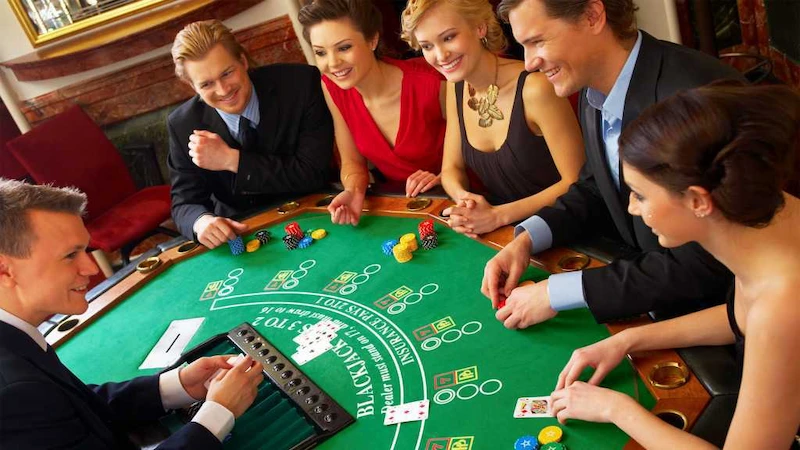 The role of the casino dealer