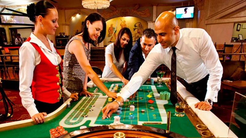 Working process of casino dealer
